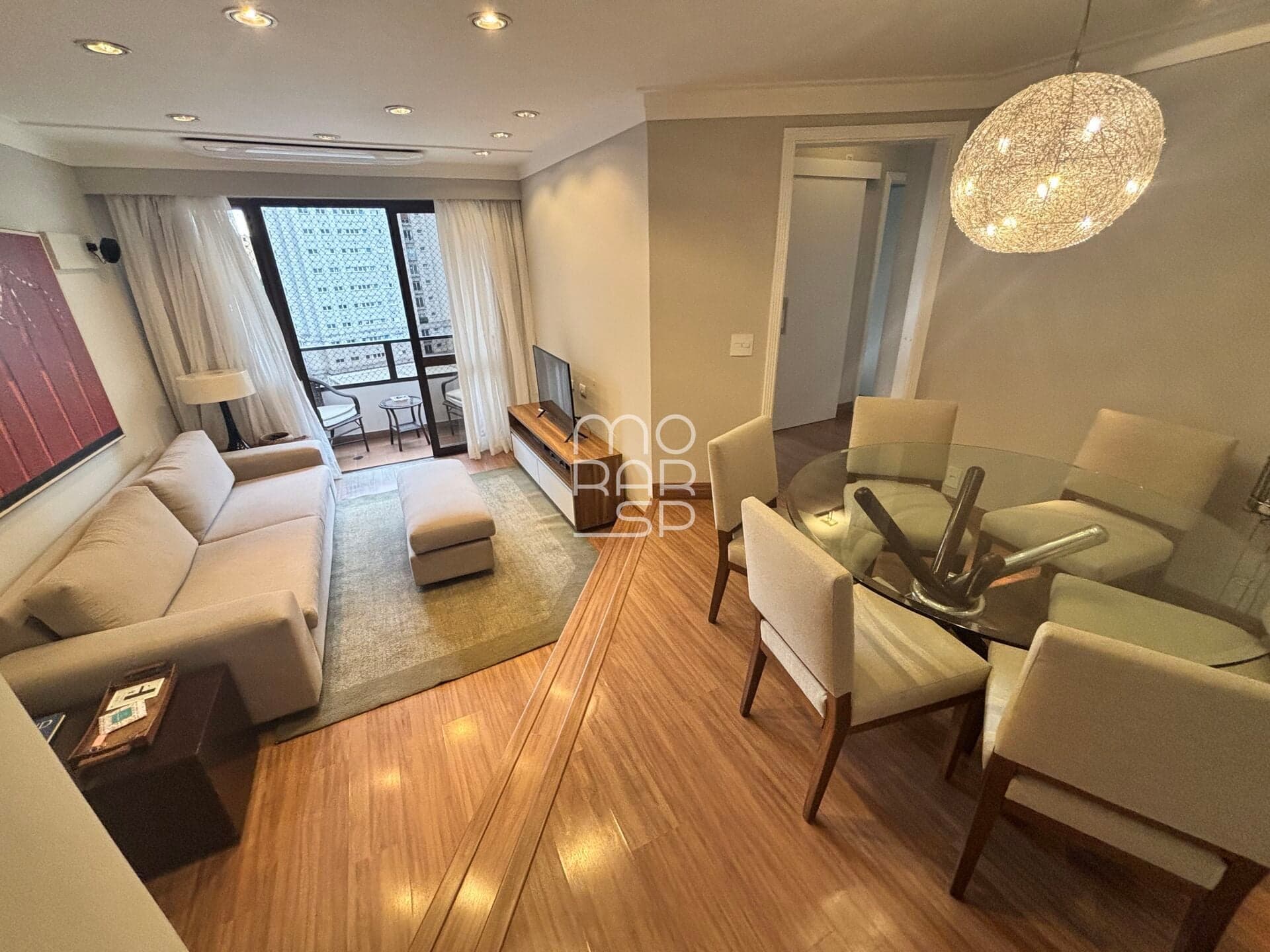 APARTAMENTO REFORMADO COM 2 VAGAS, JACUZZI E QUADRA DE TÊNIS NO ITAIM BIBI