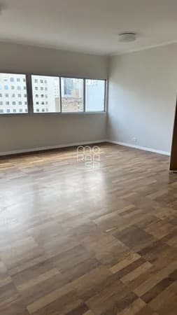 Apartamento 3 quartos, sendo 1 suite. Ótima localização, prédio renovando portaria externa