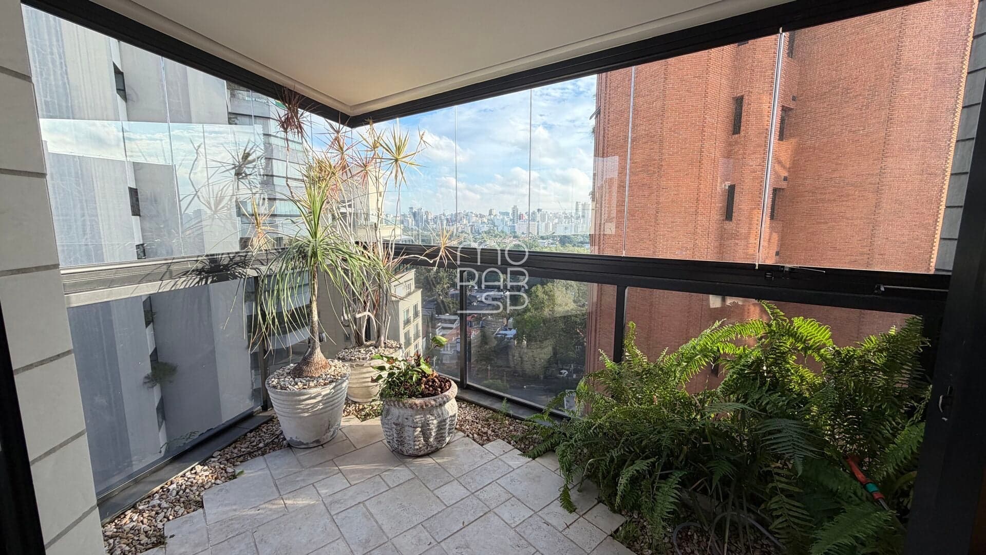 Duplex com Vista para o Jardim Europa, Varandas e 3 Suítes a Passos do Clube Paulistano