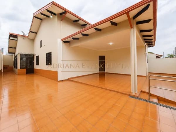 Casa de Esquina à Venda no Anápolis City