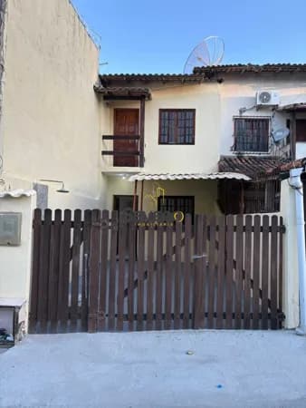 Belíssima Casa Duplex à venda no bairro Colubandê - São Gonçalo/RJ