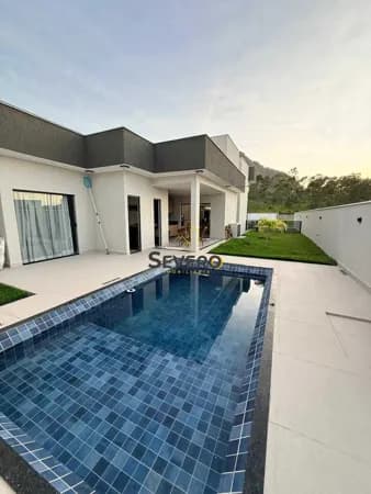 Belíssima Casa à venda no Condomínio Solaris no bairro Cajueiros (Itaipuaçu) - Maricá/RJ
