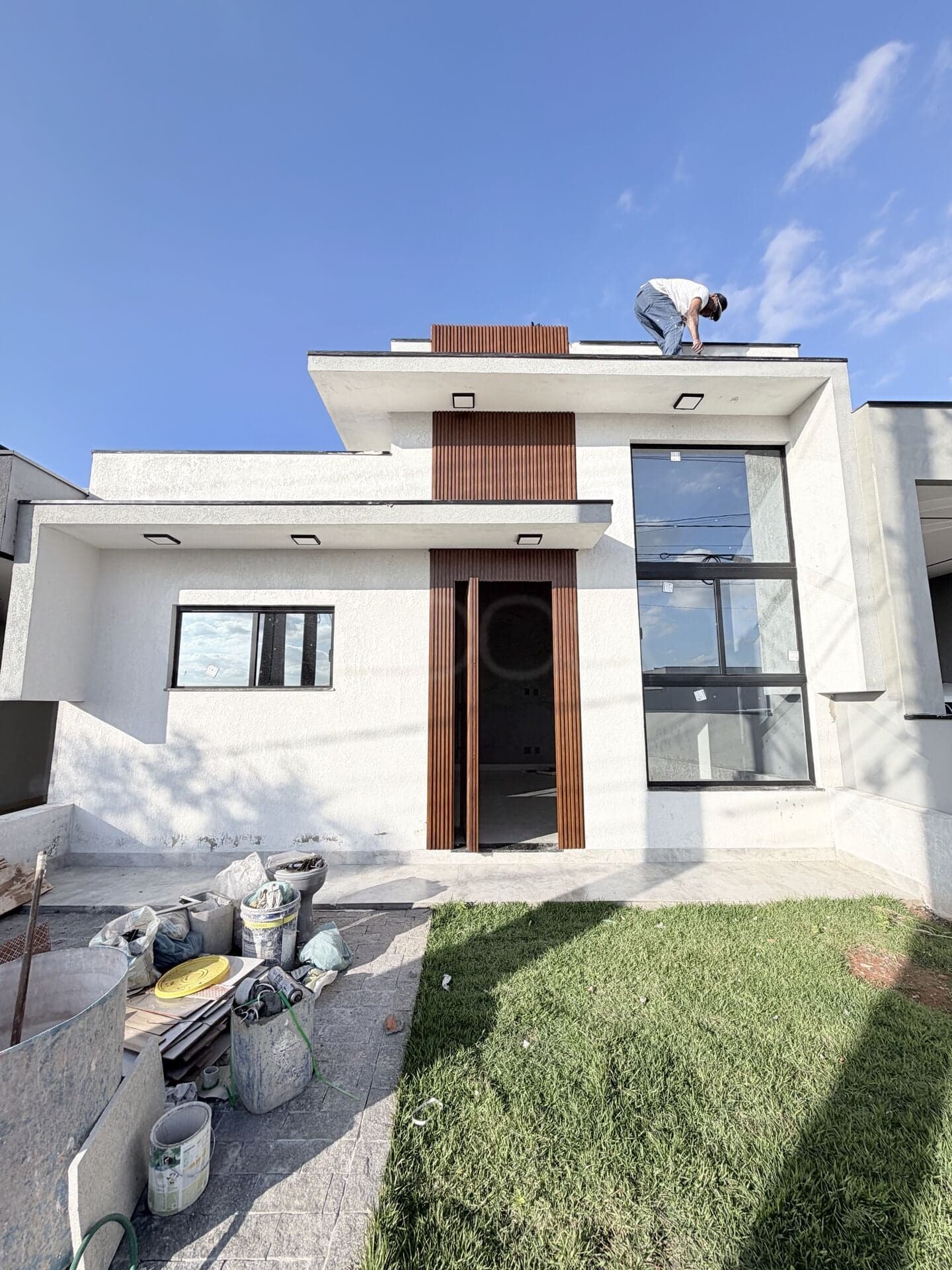 Linda Casa com Piscina, em Condomínio no Residencial Villagio Ipanema