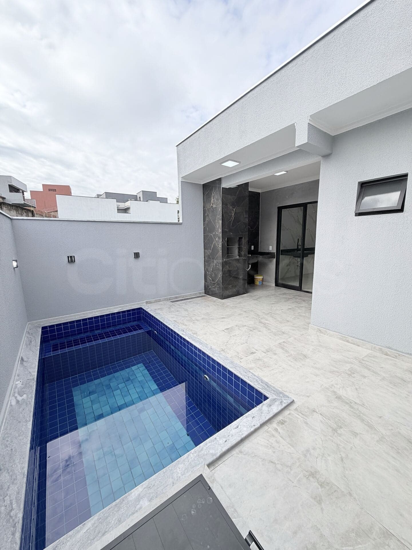 Casa com Piscina em Condomínio Villagio Ipanema