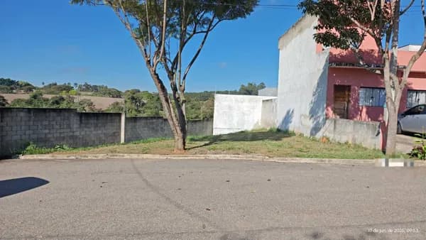 OPORTUNIDADE – TERRENO DE ESQUINA NO CONDOMÍNIO RESIDENCIAL JARDIM