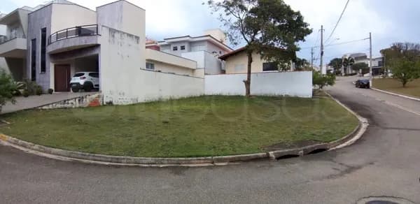 Terreno de ESQUINA em Condomínio Golden Park Alpha