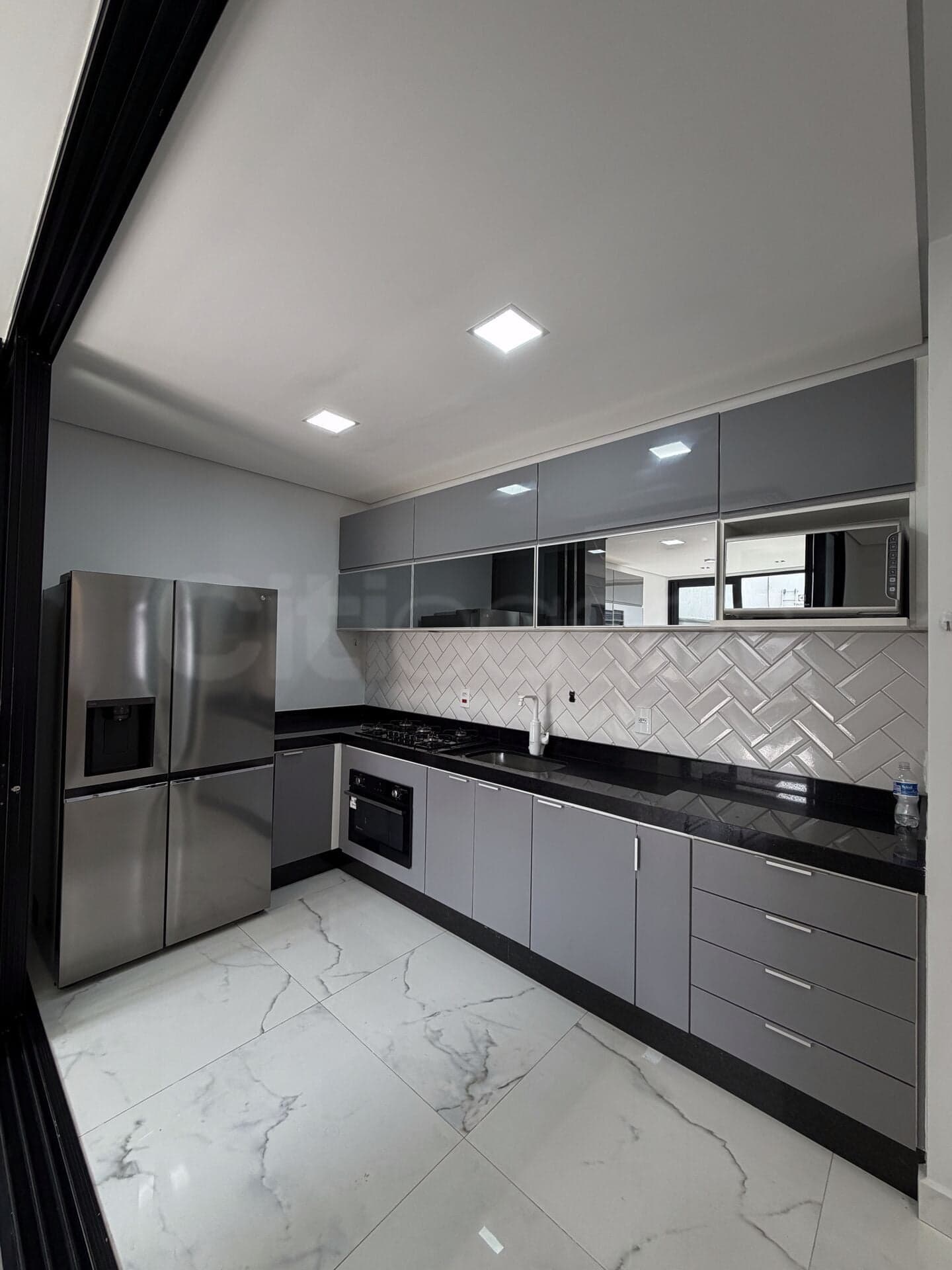 Casa com Piscina em Condomínio Villagio Ipanema