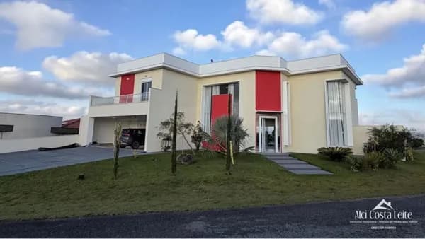 Casa de Alto Padrão com 5 Suítes, Piscina aquecida e Vista Panorâmica