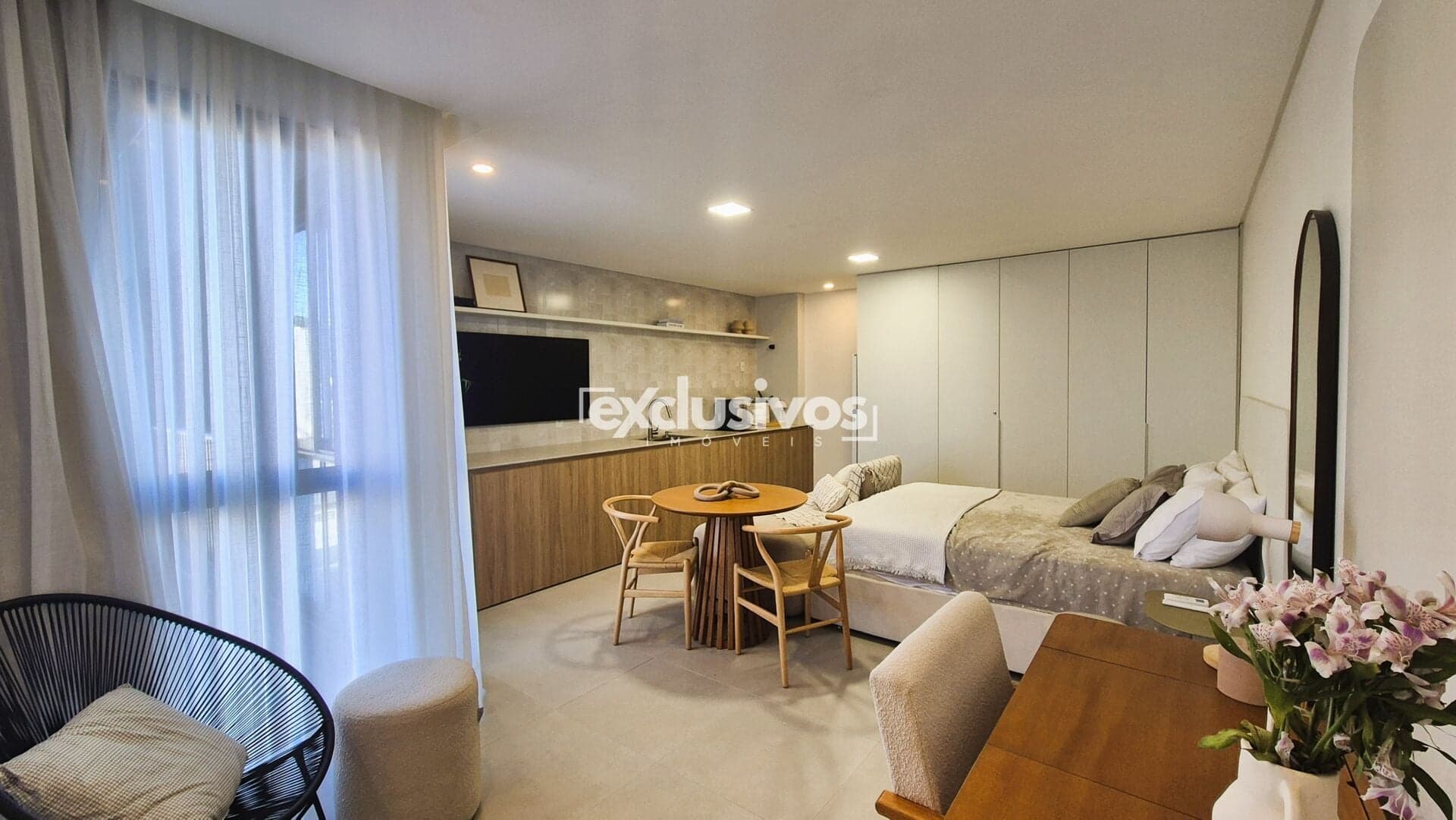 Apartamento Studio c/ 38m² privativos, semi mobiliado à venda no Studio H, bairro Saguaçu em Joinville/SC