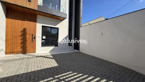 Sobrado geminado a venda com 3 suítes no Anita Garibaldi Joinville-SC