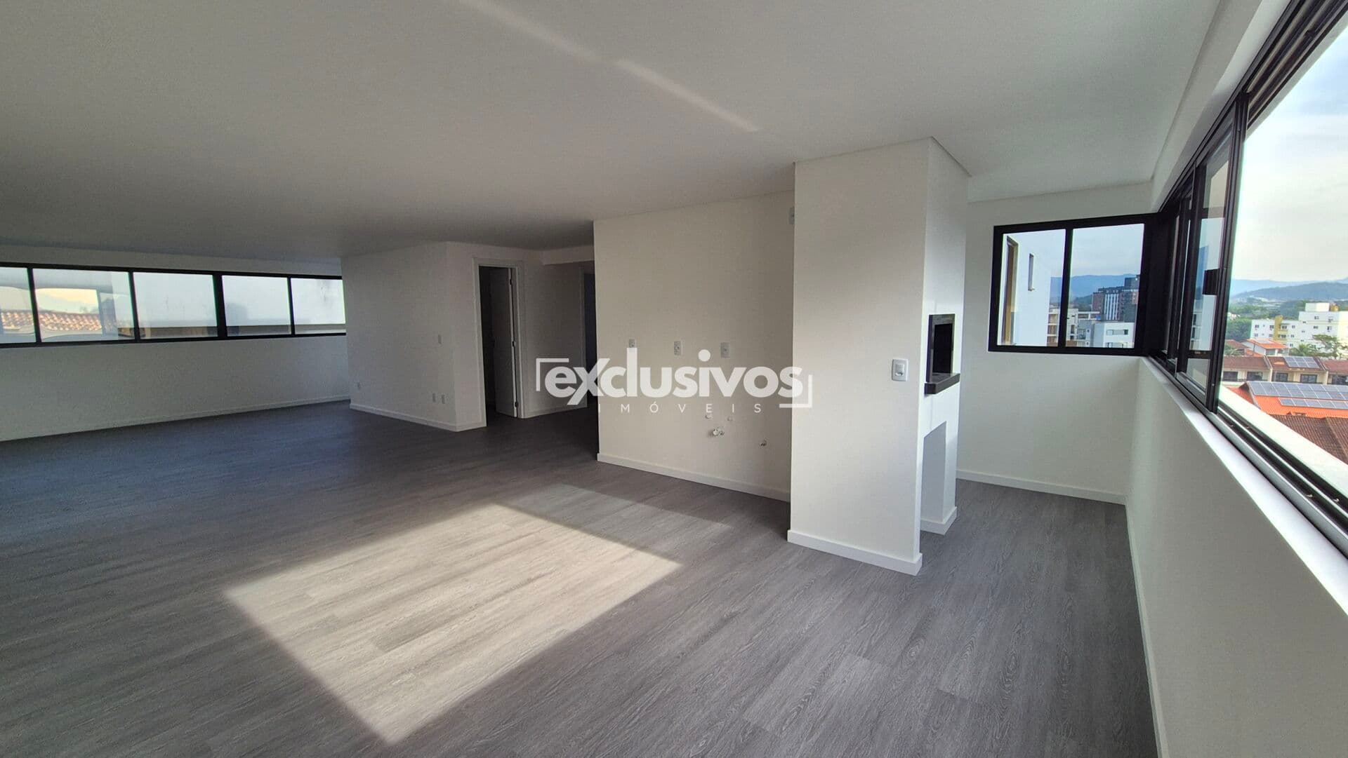 Cobertura plana nova com 4 suítes e 2 vagas à venda no Bairro Santo Antônio, Joinville/SC