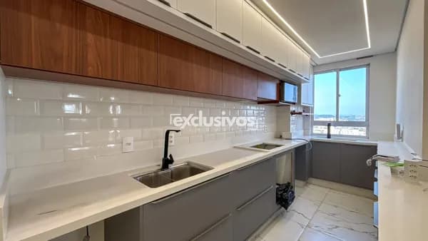 Apartamento com área de lazer completa e semi mobiliado por R$ 2.520,00.