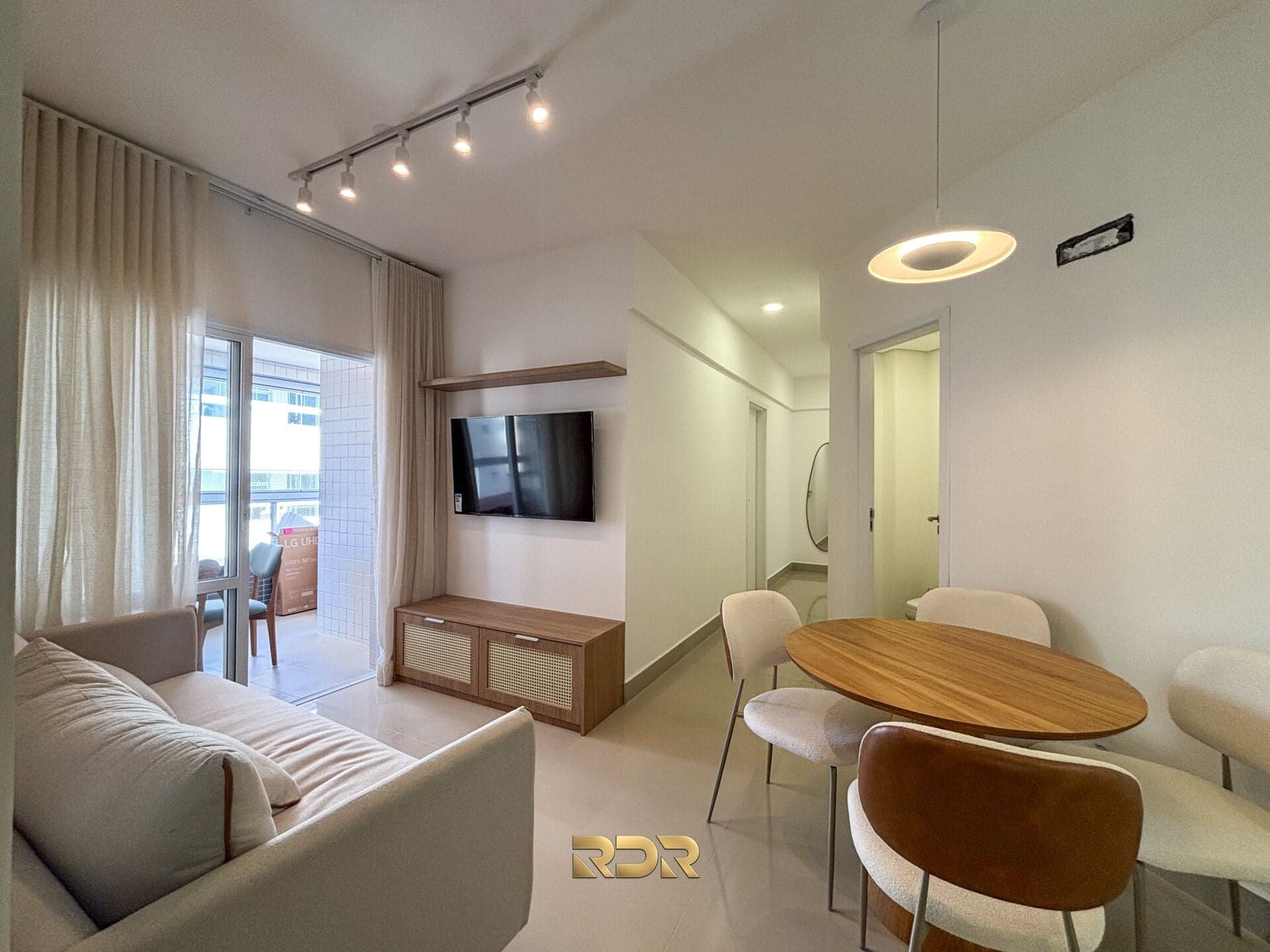 Apartamento com 2 suítes, totalmente decorado e mobiliado, à venda na Guilhermina