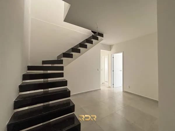 Duplex com vista para o mar, 4 dormitórios e 2 vagas privativas, à venda na Guilhermina