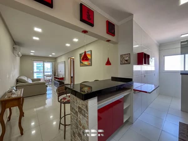 Excelente apartamento mobiliado e em último andar, com vista para o mar e duas vagas de garagem