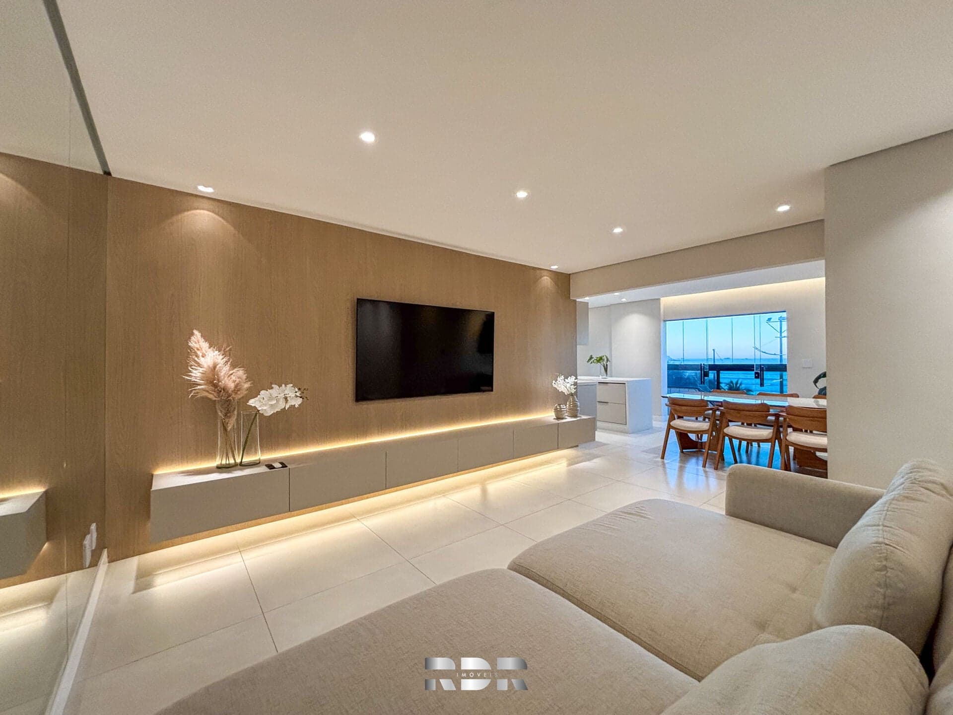 Apartamento luxuoso e de altíssimo padrão, à venda de frente para o mar no Canto do Forte