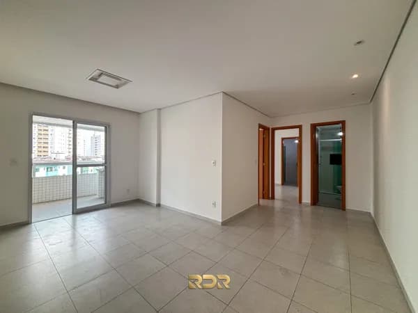 Apartamento extremamente amplo à venda ao lado da Avenida Guilhermina