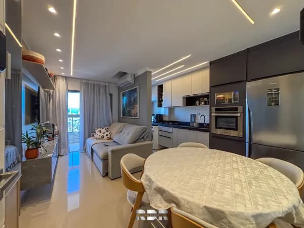 Apartamento decorado e mobiliado, à venda em excelente localização, colado à Avenida Paris