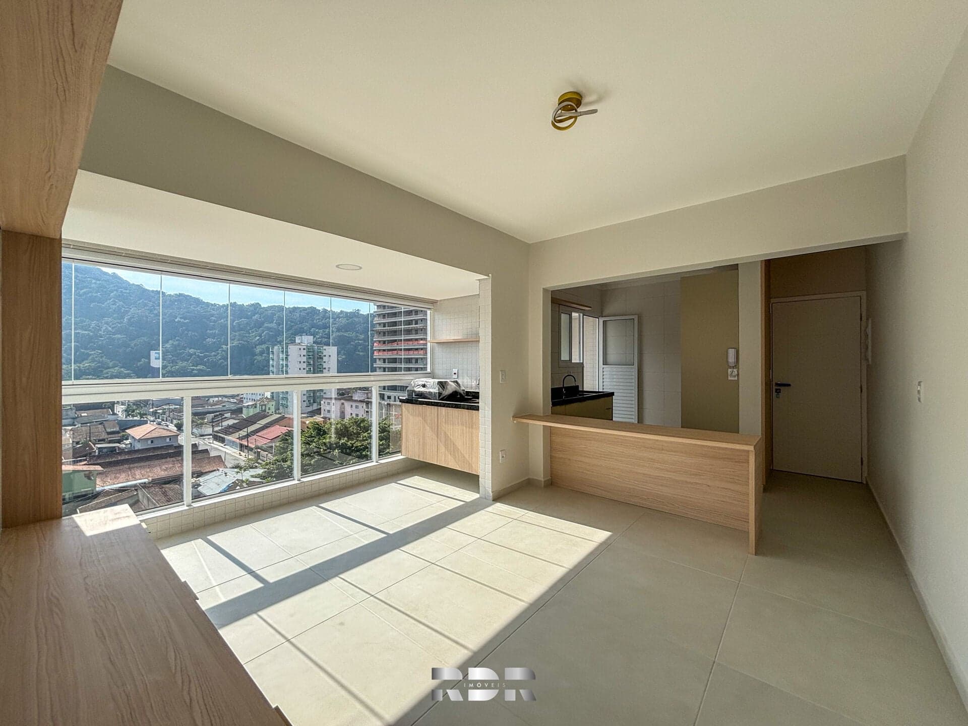 Apartamento novo e com móveis planejados em todos os ambientes, à venda no Canto do Forte