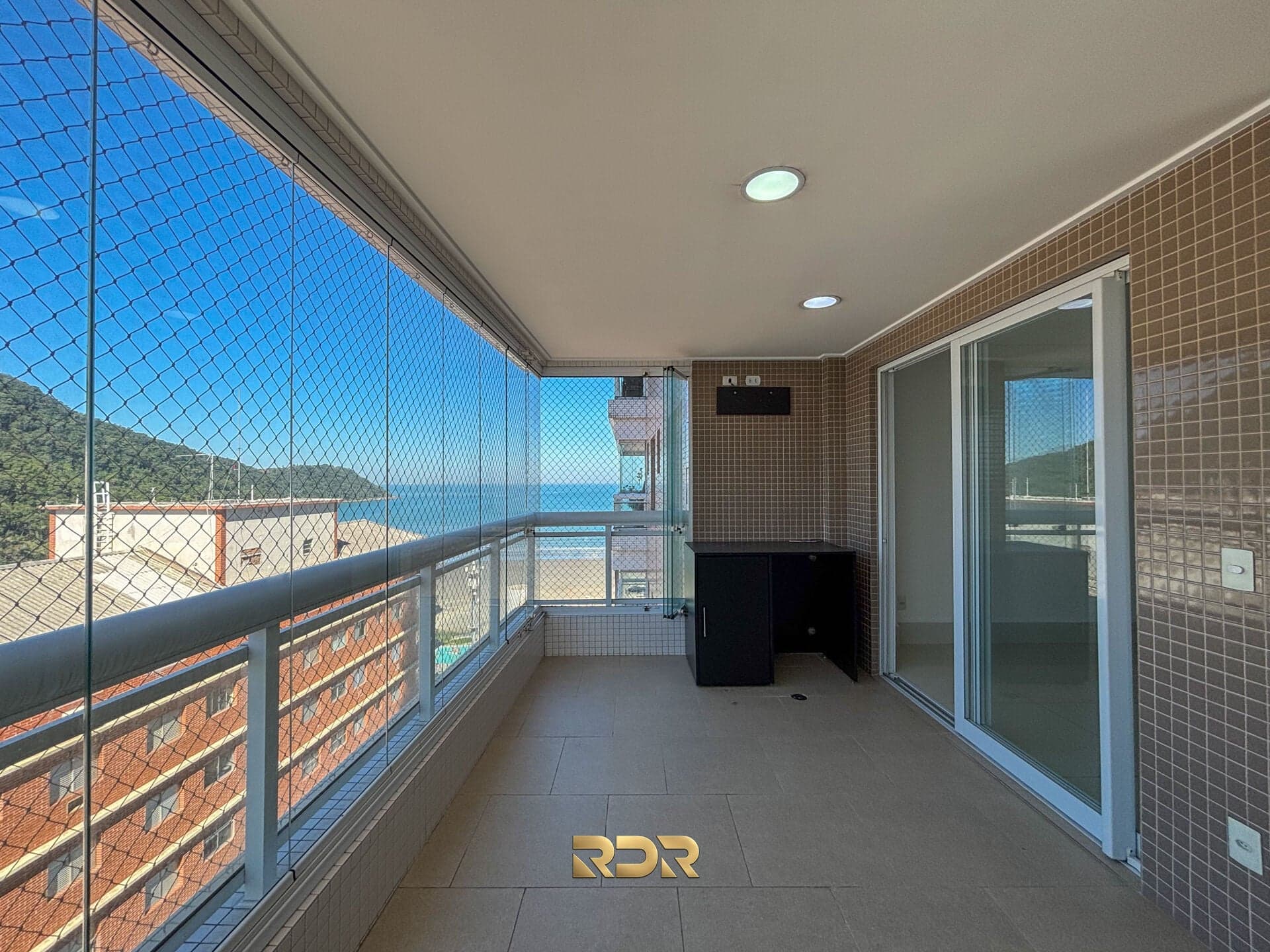 Apartamento com 3 suítes e vista para o mar, à venda no Prime