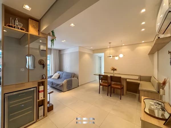 Apartamento com 3 dormitórios, decorado e mobiliado, à venda no Canto do Forte