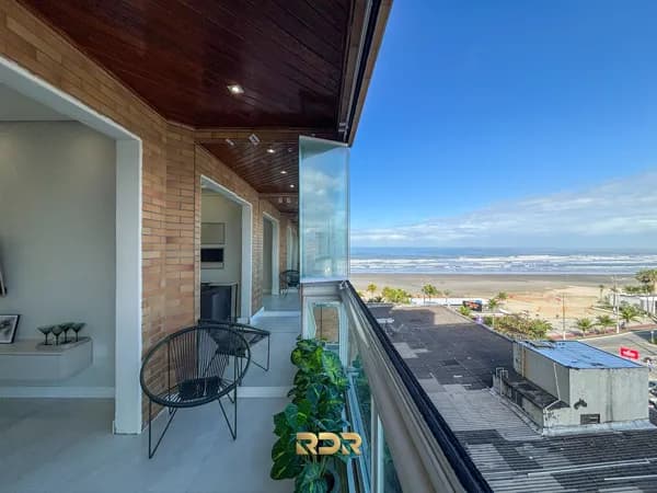 Apartamento totalmente reformado e com fantástica vista para o mar, à venda no Boqueirão