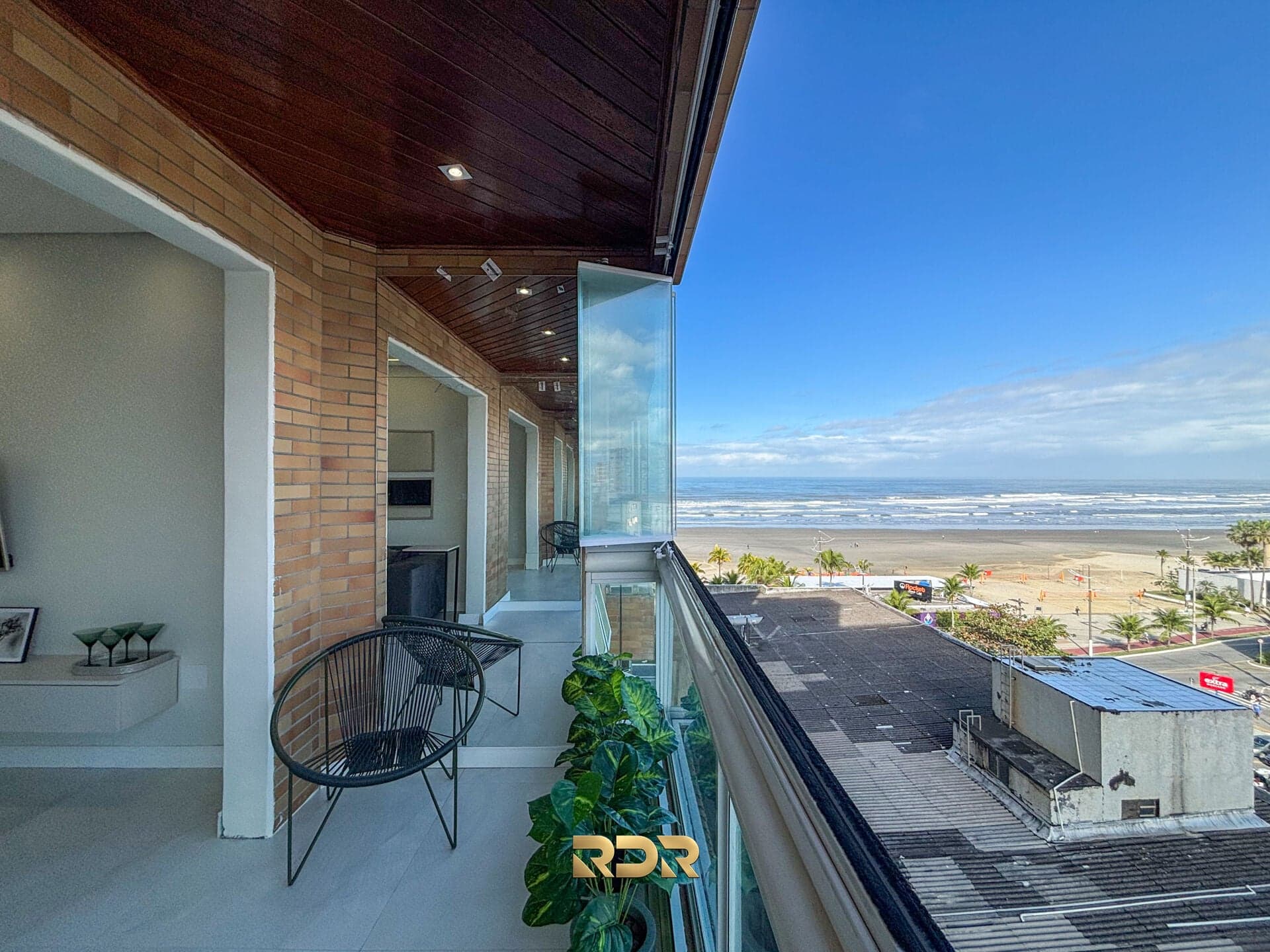 Apartamento totalmente reformado e com fantástica vista para o mar, à venda no Boqueirão