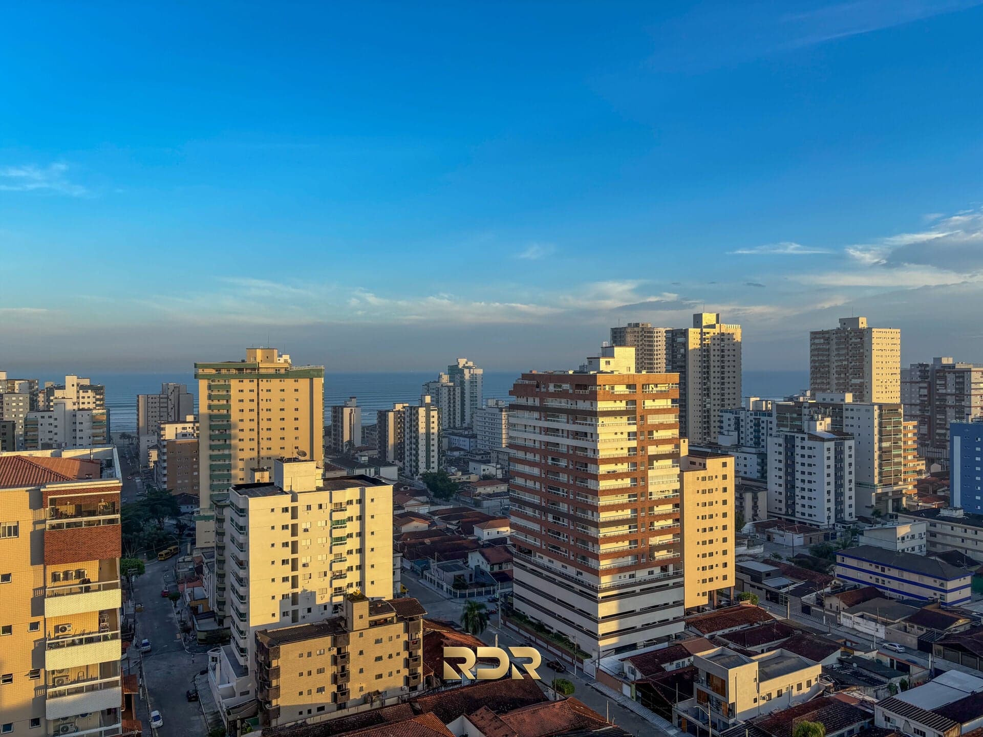Apartamento com 3 dormitórios, vista para o mar e duas vagas de garagem, à venda na Guilhermina