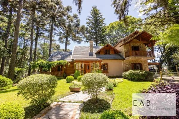Casa Serrana em Bairro Nobre