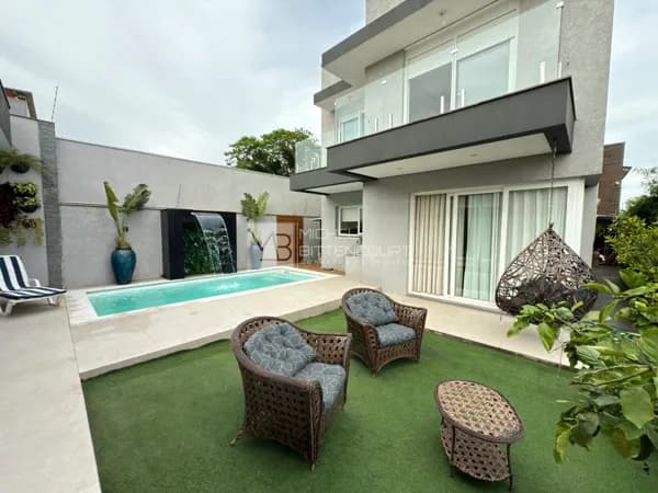 Sobrado mobiliado, com piscina e 4 vagas