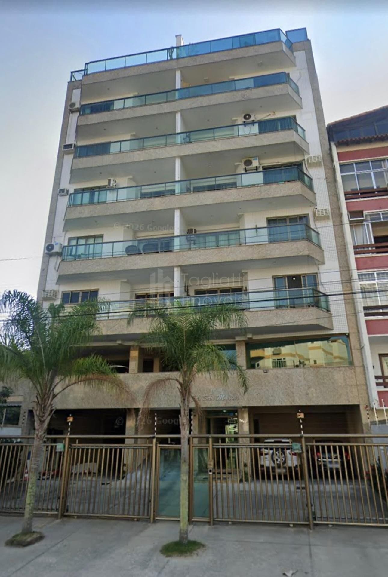 Apartamento Padrão com varanda no Centro de Araruama, a poucos passos da Praça João Hélio