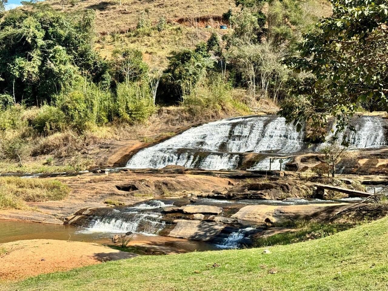 Lote à venda no condomínio Recanto das Cachoeiras em Chácara - MG /459m²