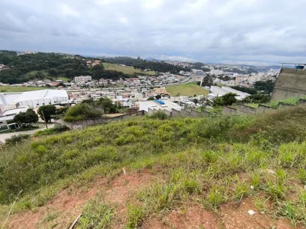 Terreno à venda no bairro Condomínio Via Do Sol em Juiz de Fora/MG