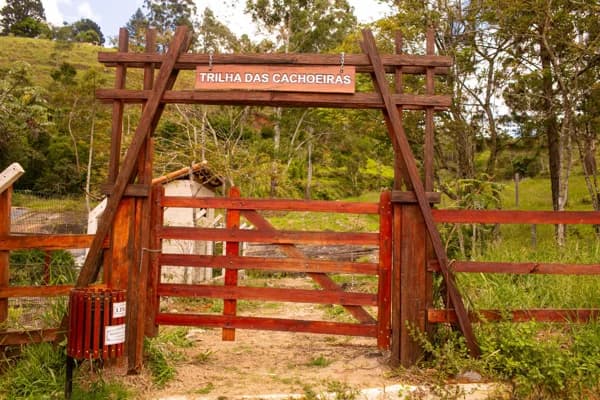 Terreno à venda no bairro Recanto Das Cachoeiras em Chácara/MG