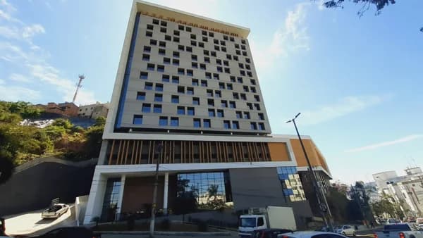 Studio Federal, mobiliado, com ar condicionado e vaga I 24 m² I Cascatinha I Juiz de Fora