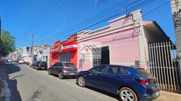 Loja Ponto Comercial em Centro, Capão Bonito/SP Se você está em busca de uma opção prática e acessível para alugar uma loja ponto comercial, temos uma excelente oportunidade para você. Apresentamos uma área construída de 98m², estrategicamente localizada