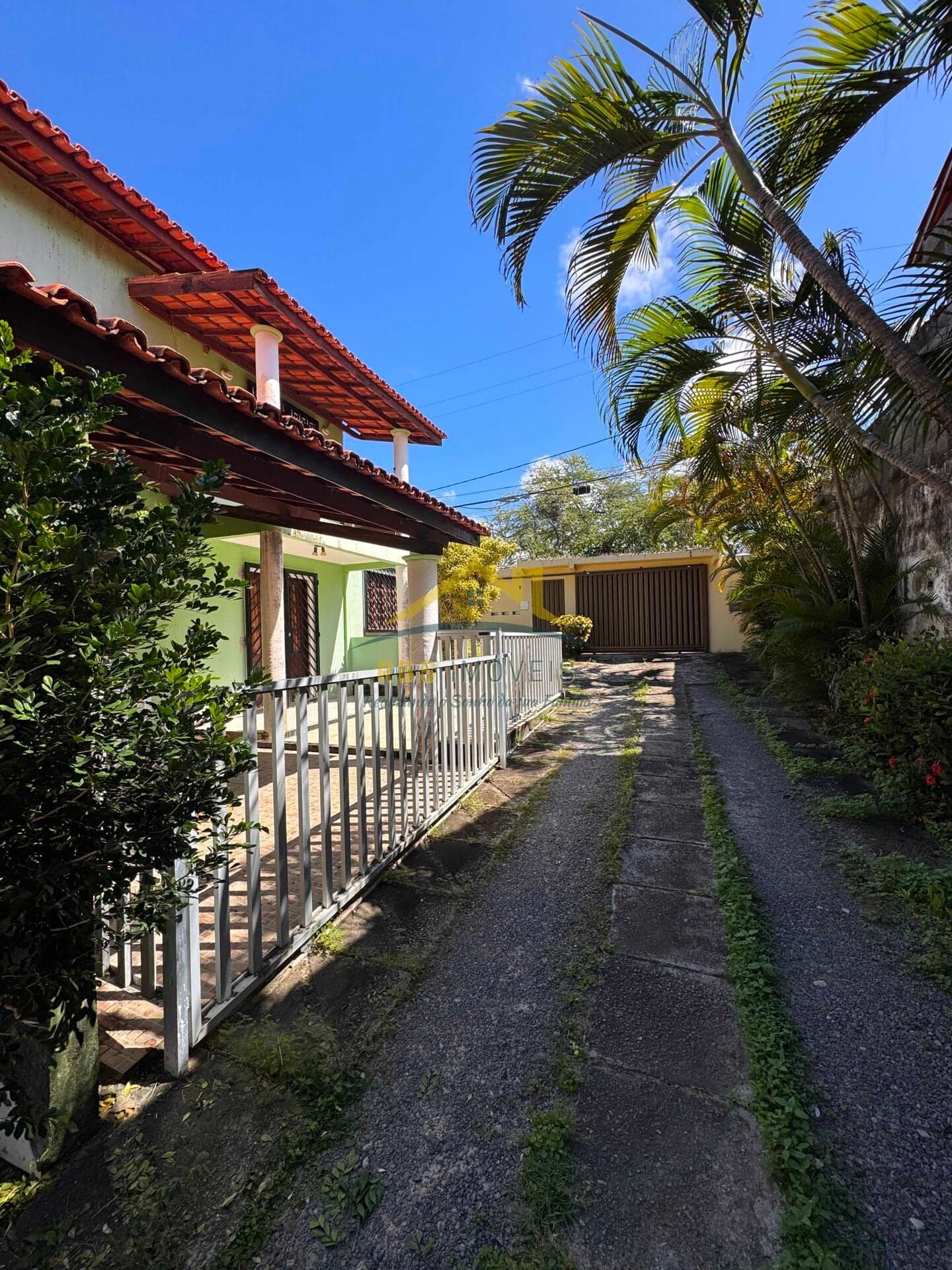 Casa em Condomínio 4/4 2 suites Porteira Fechada Lauro de Freitas 750 mil