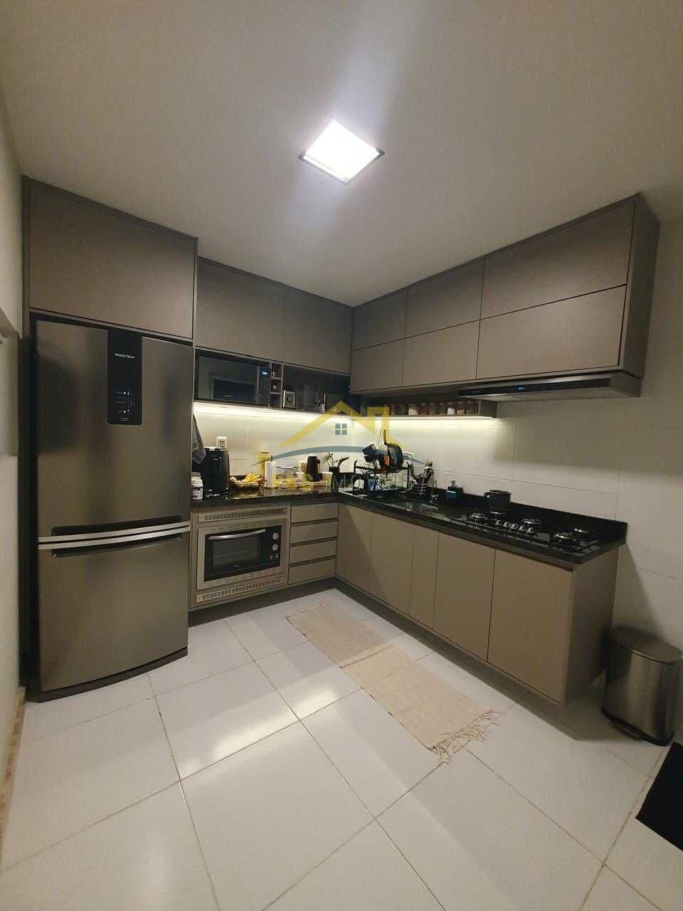 Casa em Condomínio 3 suítes Energia Solar Porteira Fechada LAURO 640 mil