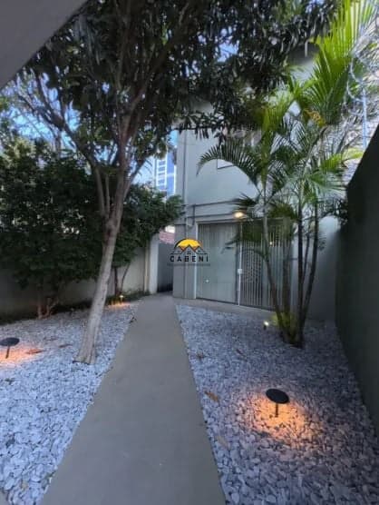 Casa Comercial com 219 mts, 4 salas, 4 banheiros 2 garagens - Jd.Pauistano