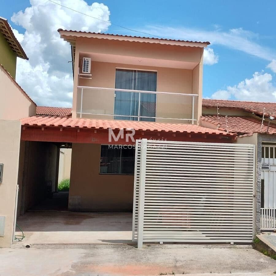 Casa à Venda, com 2 quartos e 2 vagas