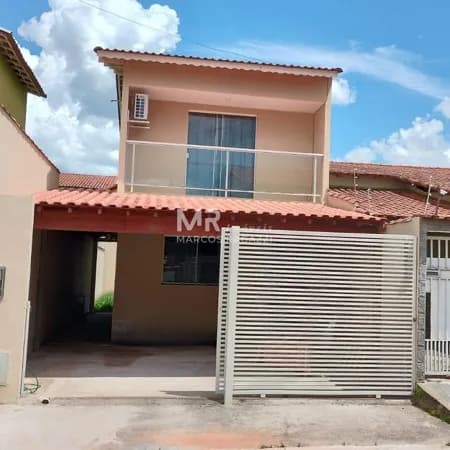 Casa à Venda, com 2 quartos e 2 vagas