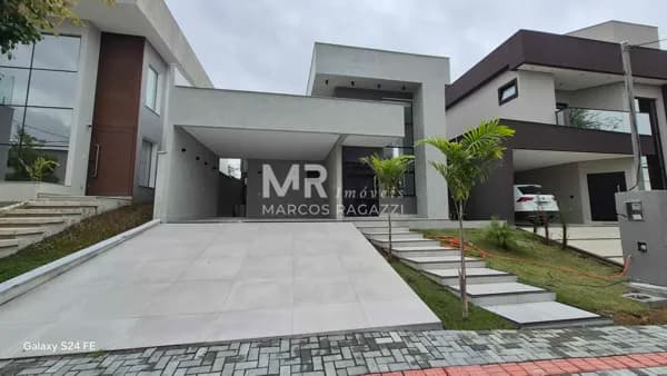 Casa à venda no bairro Terras Alpha em Resende/RJ