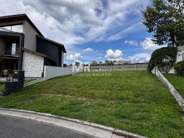 Terreno à venda no bairro Terras Alpha em Resende/RJ