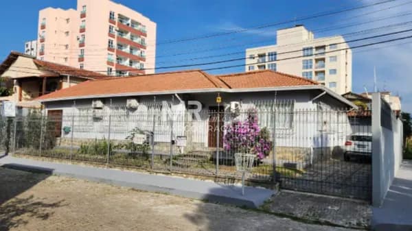 Casa à venda no bairro Jardim Tropical em Resende/RJ