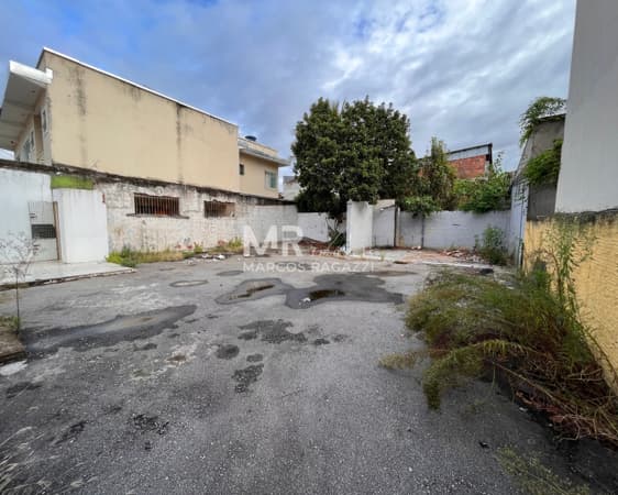 Terreno à venda no bairro Comercial em Resende/RJ