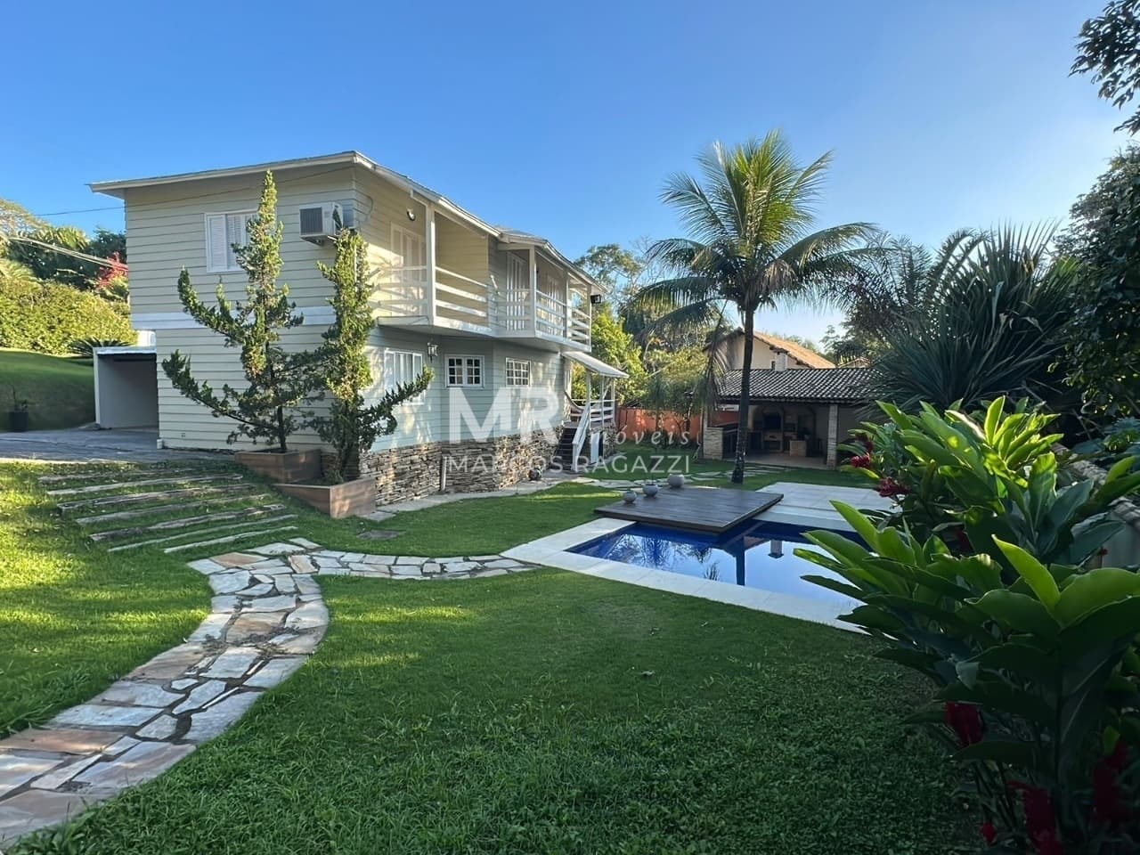 Casa belíssima, com 5 quartos, piscina, área gourmet, SPA, muita área verde e de lazer, disponível para VENDA ou LOCAÇÃO ✨ Situada na Casa da Lua! 📍🌙🌒