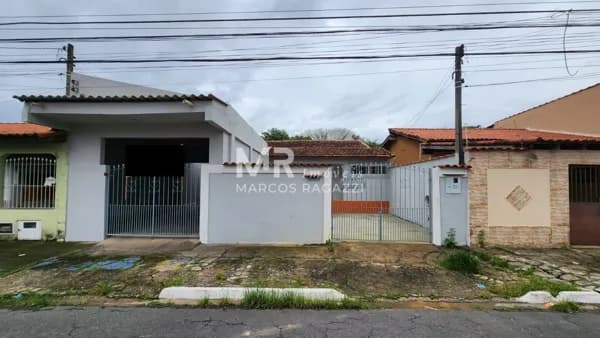 Casa à venda no bairro Cidade Alegria em Resende/RJ