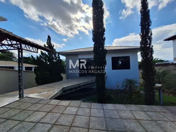 Casa à venda no bairro Jardim Brasília em Resende/RJ
