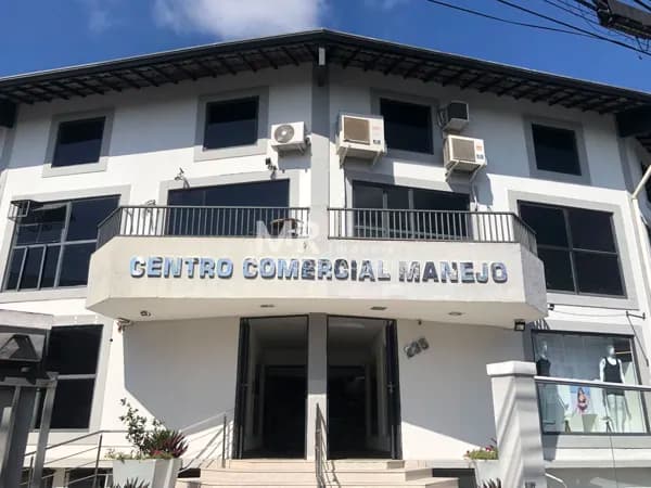 Sala comercial à venda no bairro Vila Julieta em Resende/RJ