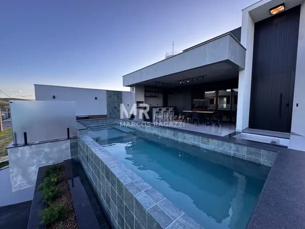 Casa à venda no bairro Terras Alpha em Resende/RJ